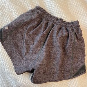 Lululemon hotty hot 4”